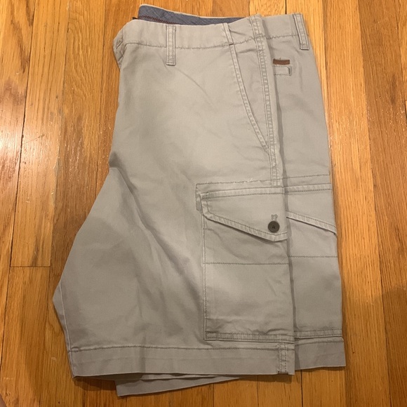 CHAPS Men's Grey Stretch Cargo Shorts, Size 38 - Picture 3 of 6